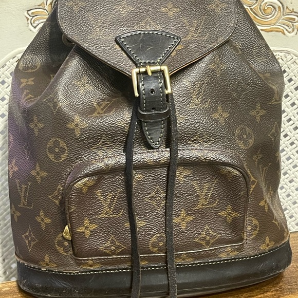 Louis Vuitton Handbags - Auth Louis Vuitton Montsouris MM